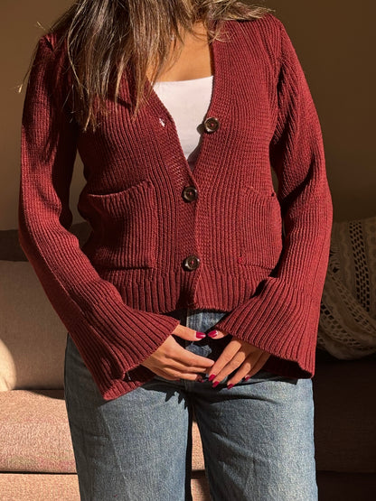 CROPPED SCULPTED CARDIGAN IN DEEP BORDEAUX