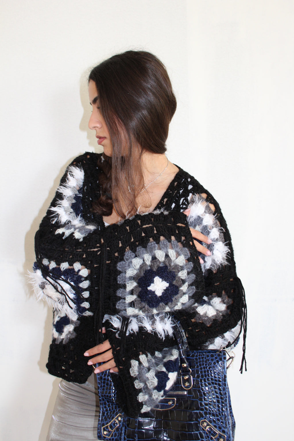 KROCHET KARDIGAN WITH FRINGE DETAILING IN BLACK CURRANT